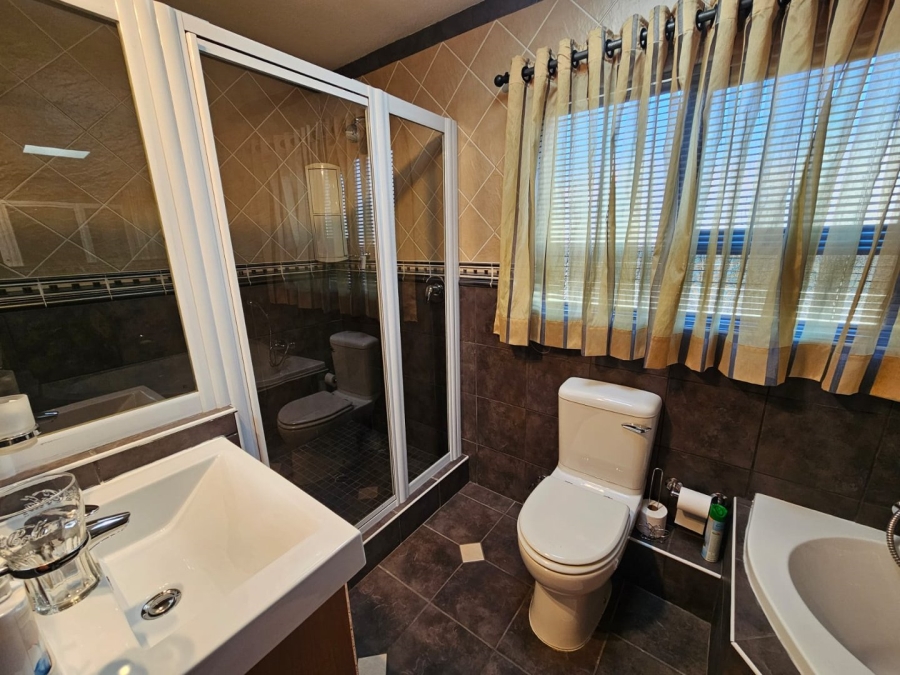 5 Bedroom Property for Sale in Vaalpark Free State